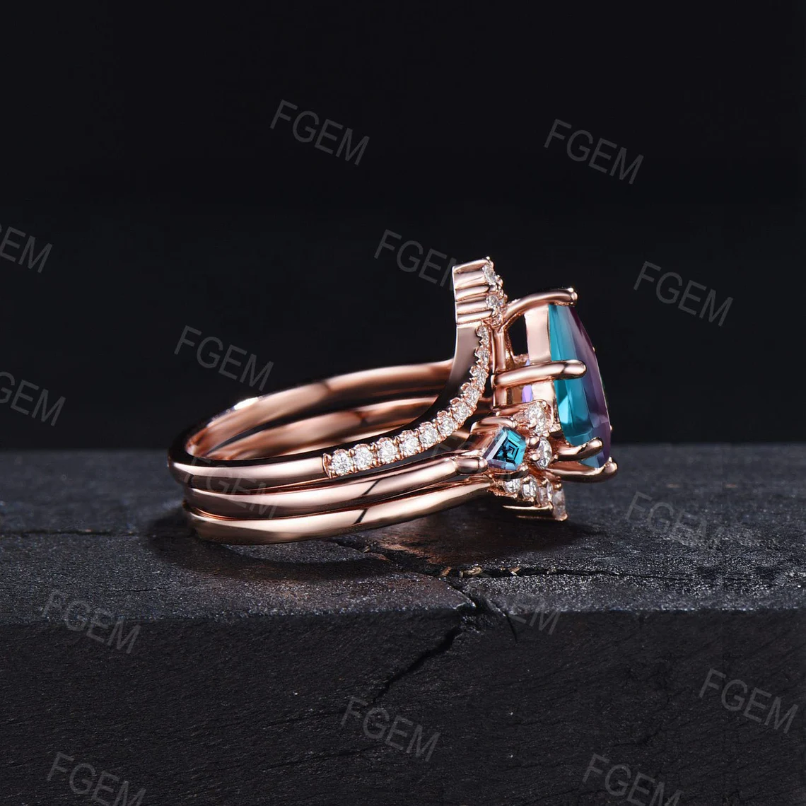 Kite Cut Blue Sapphire Moissanite Engagement Ring Set Vintage Kite Bridal Set September Birthstone Wedding Ring Blue Gemstone Ring for Women