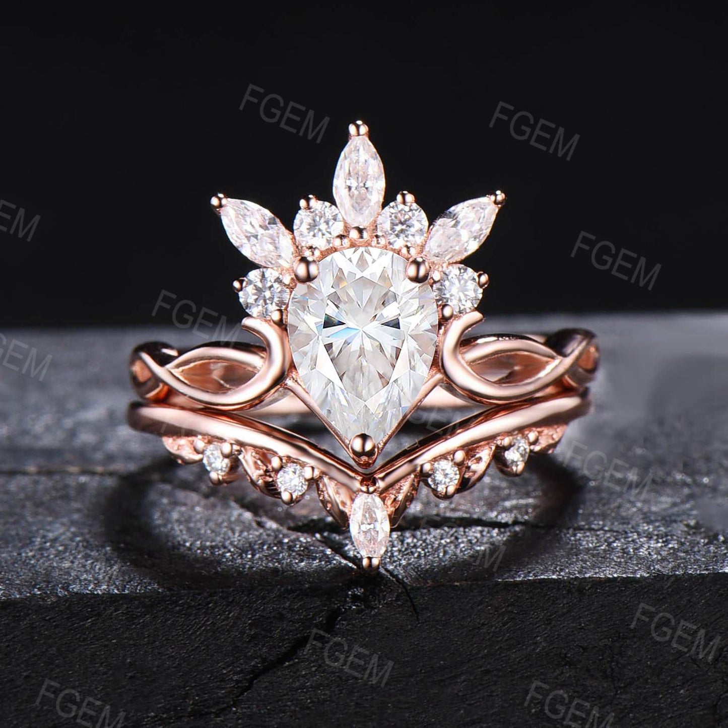 Vintage Pear Shaped Moissanite Engagement Ring Set Art Deco Crown Cluster Rose Gold Ring Women Infinity Diamond Nature Wedding Ring Set Gift