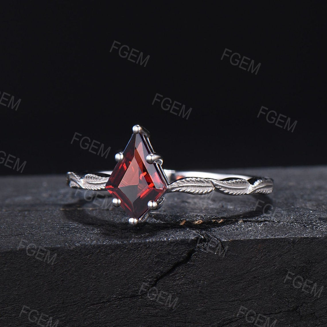 1ct Kite Cut Natural Garnet Ring Kite Shaped Nature Inspired Leaf Band Garnet Solitaire Ring 10K Rose Gold January Birthstone Promise Ring