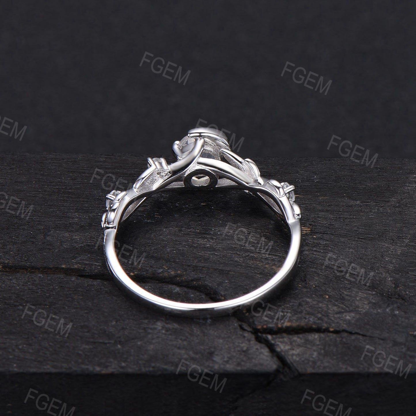 Nature Inspired Round Rainbow Moonstone Engagement Ring Natural Blue Crystal 5mm Moon Star Design Moonstone Wedding Ring Propose Women Gifts