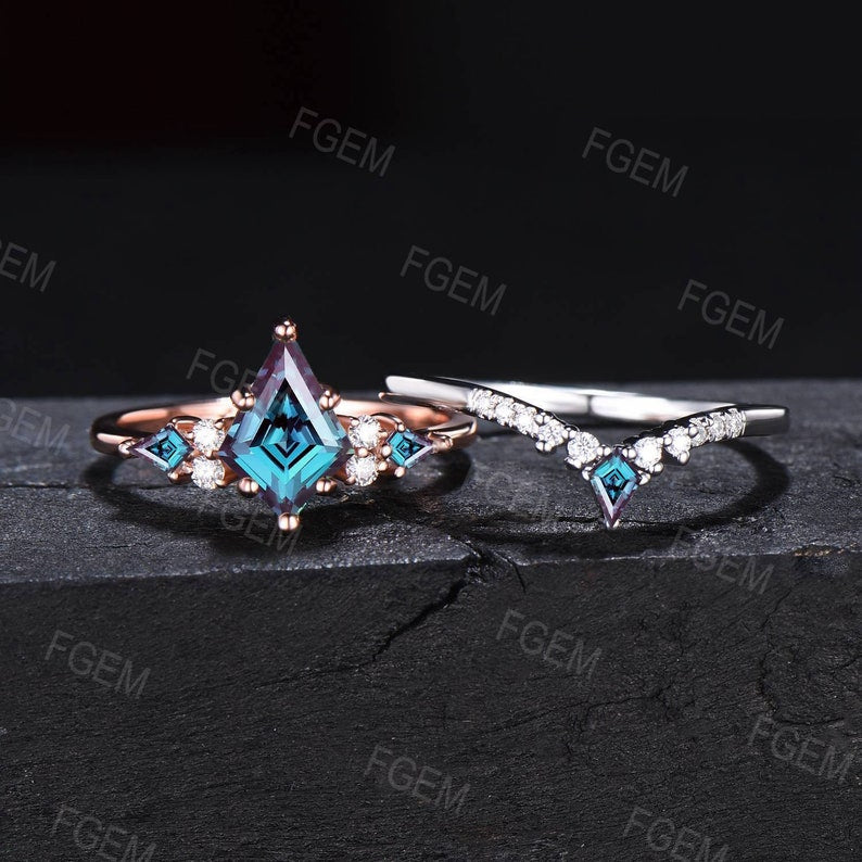 Unique June Birthstone Wedding Ring Set Vintage 10K/14K/18K White Gold Kite Cut Alexandrite Moissanite Bridal Set Anniversary/Promise Gifts