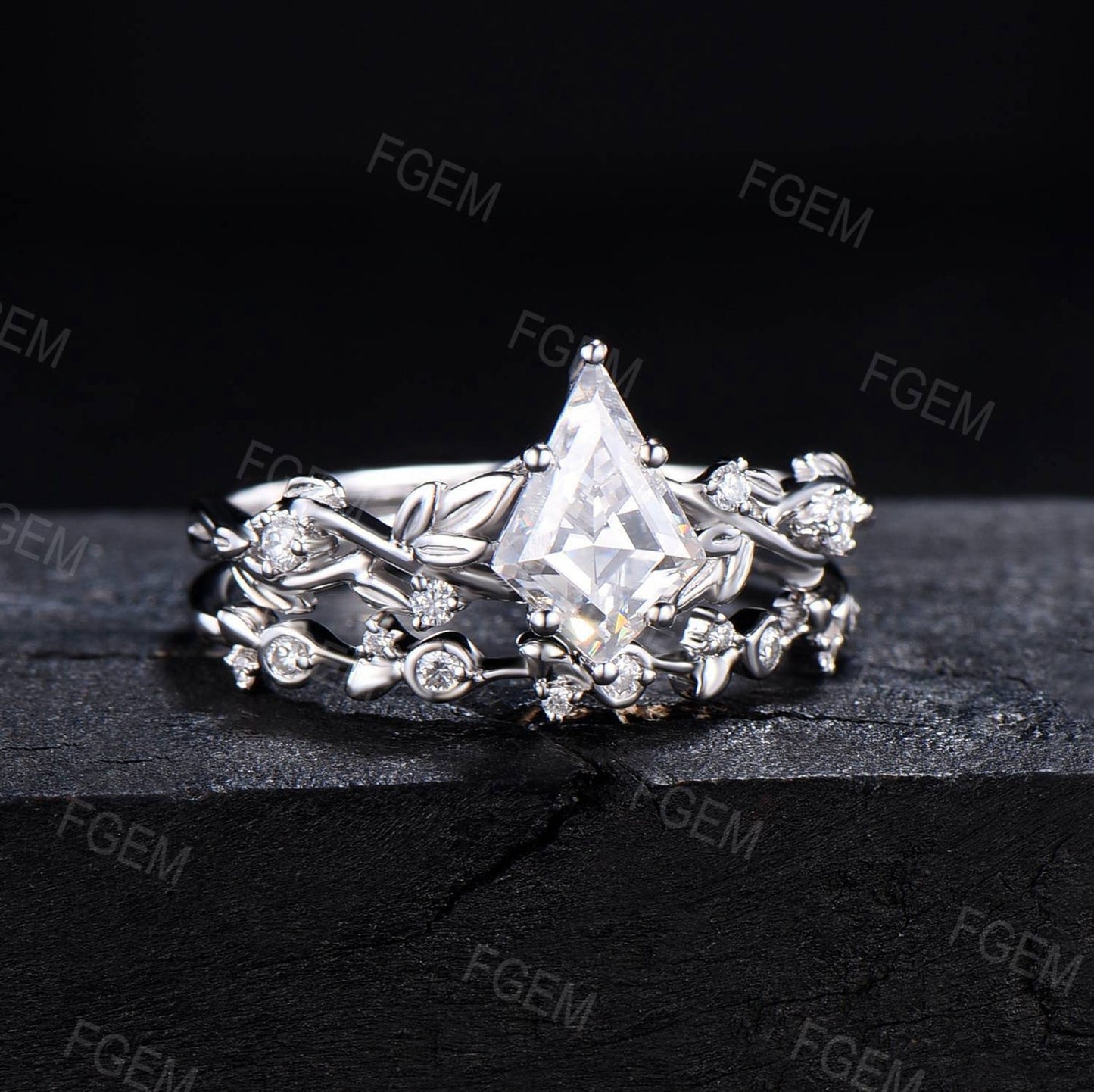 Nature Inspired Moissanite Engagement Ring Set Twist Band Kite Shaped Moissanite Diamond Wedding Ring Set Twig Vine Ring Branch Bridal Set