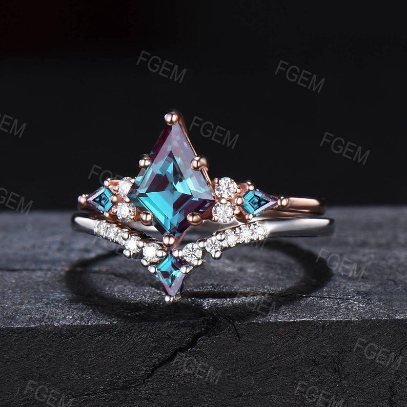 Unique June Birthstone Wedding Ring Set Vintage 10K/14K/18K White Gold Kite Cut Alexandrite Moissanite Bridal Set Anniversary/Promise Gifts