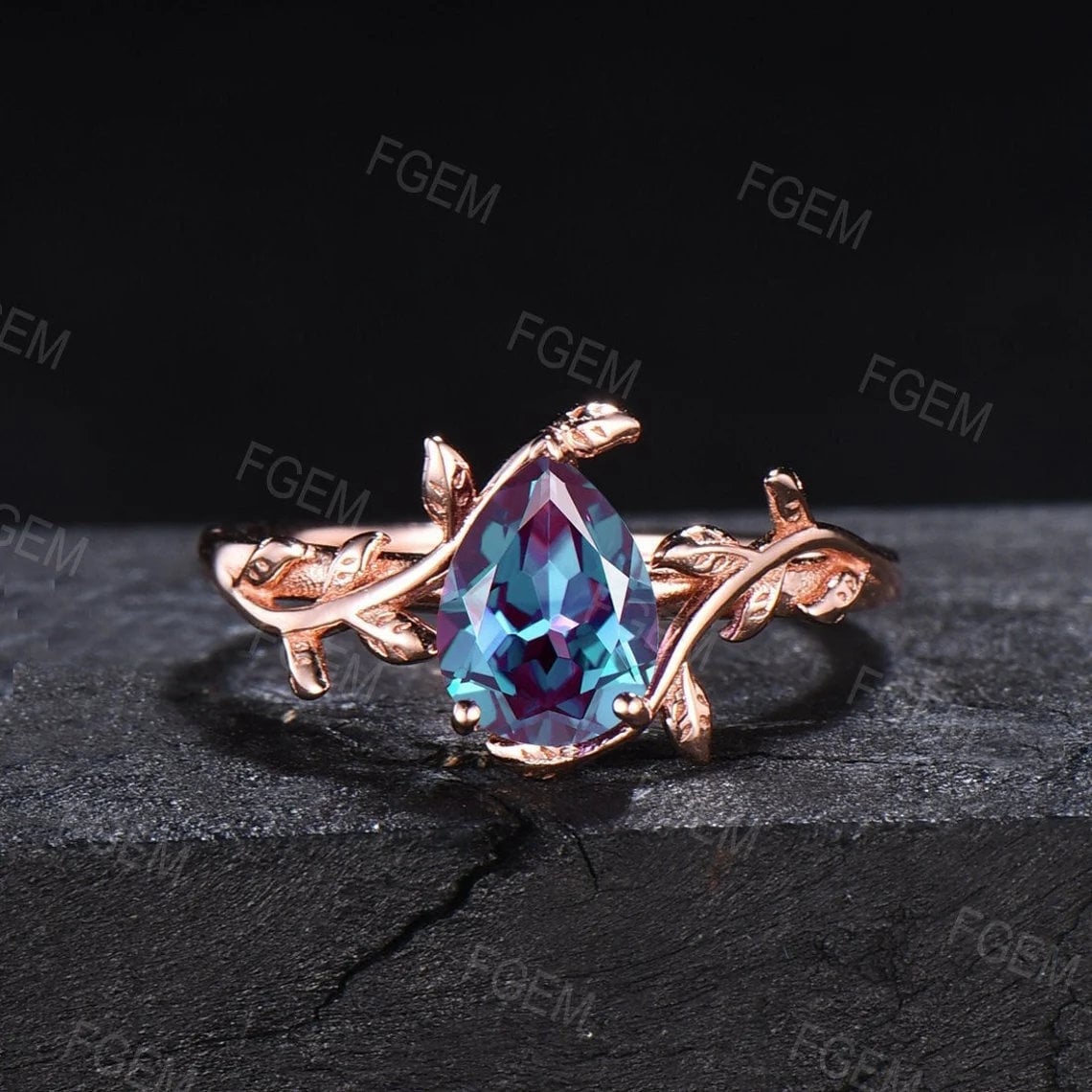Nature Engagement Ring Set 1.25ct Pear Shaped Solitaire Alexandrite Ring Set Leaf Wedding Ring Unique June Birthstone Jewelry Gift for Women