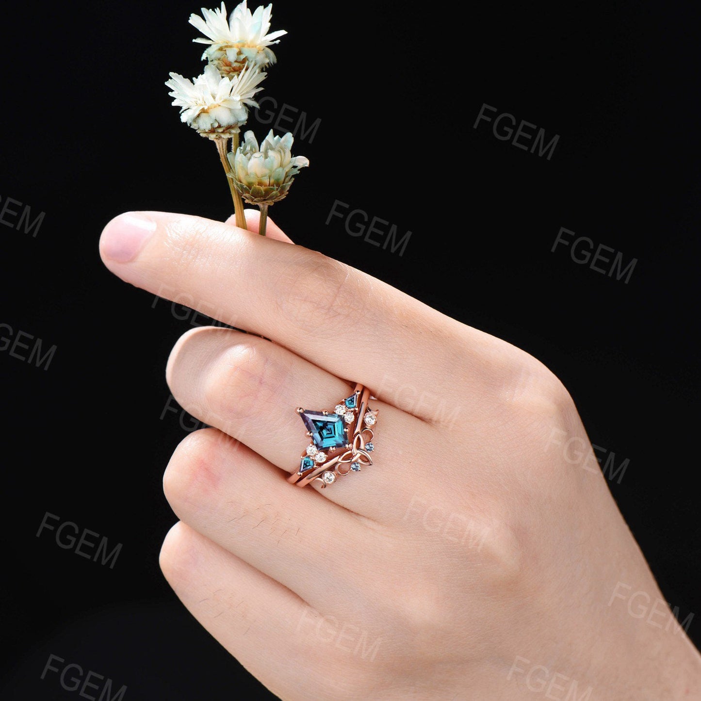 Kite Cut Alexandrite Engagement Ring Set Vintage 14K Rose Gold June Birthstone Celtic Wedding Rings Women Unique Anniversary/Promise Gift