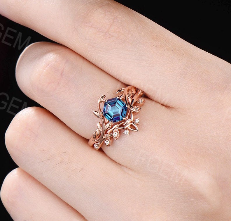Nature Inspired Alexandrite Solitaire Ring Set 1ct Hexagon Color-Change Alexandrite Engagement Rings Leaf Vine Celtic Knot Bridal Ring Set