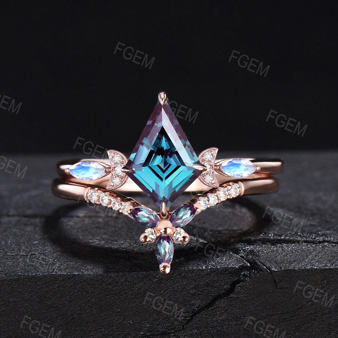 Moon Alexandrite Engagement Ring Rose Gold Vintage Alexandrite Moonstone Ring Kite Alexandrite Bridal Set Moissanite Celestial Promise Ring