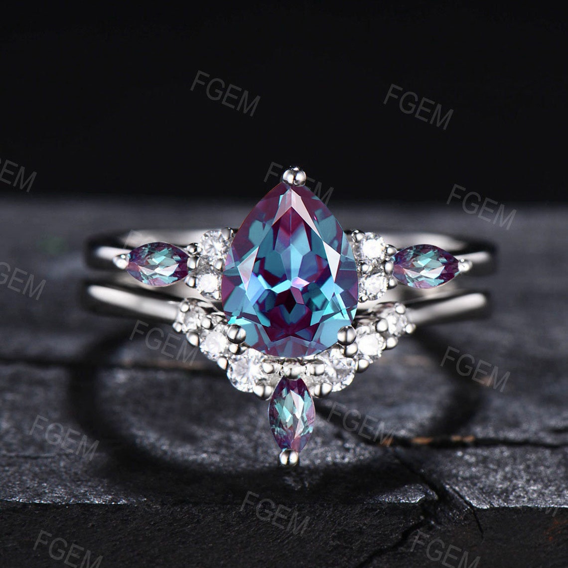 Unique Alexandrite Ring Set Rose Gold Vintage 1.25ct Pear Alexandrite Moissanite Ring Set Curve Wedding Band Personalized Anniversary Gifts