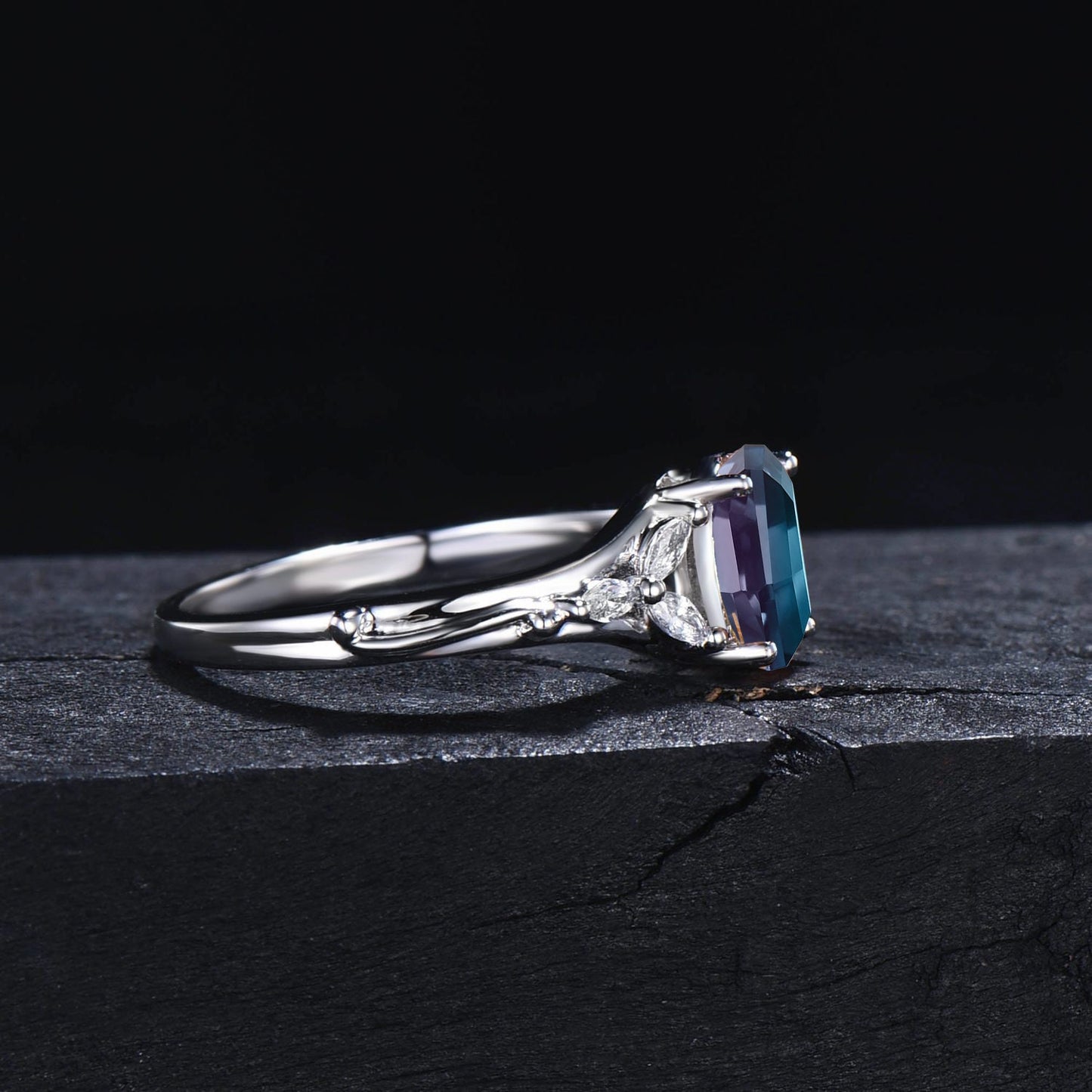 1.5ct Oval Color-Change Alexandrite Ring Vintage Marquise Moissanite Cluster Ring June Birthstone Jewelry Split Shank Promise Platinum Ring