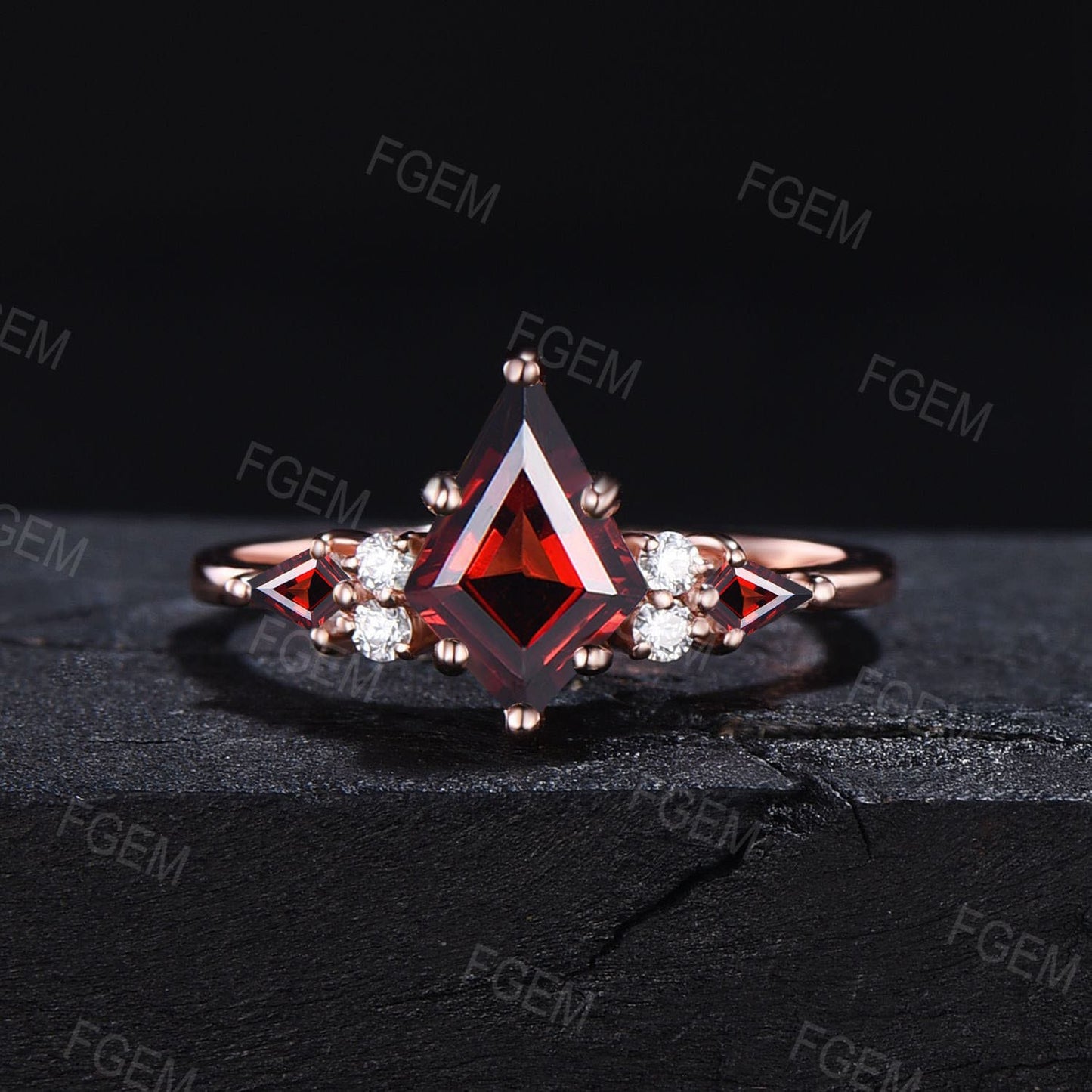 Kite Cut Natural Garnet Moissanite Engagement Ring Set Red Gemstone Ring 10K Rose Gold January Birthstone Wedding Ring Vintage Promise Ring