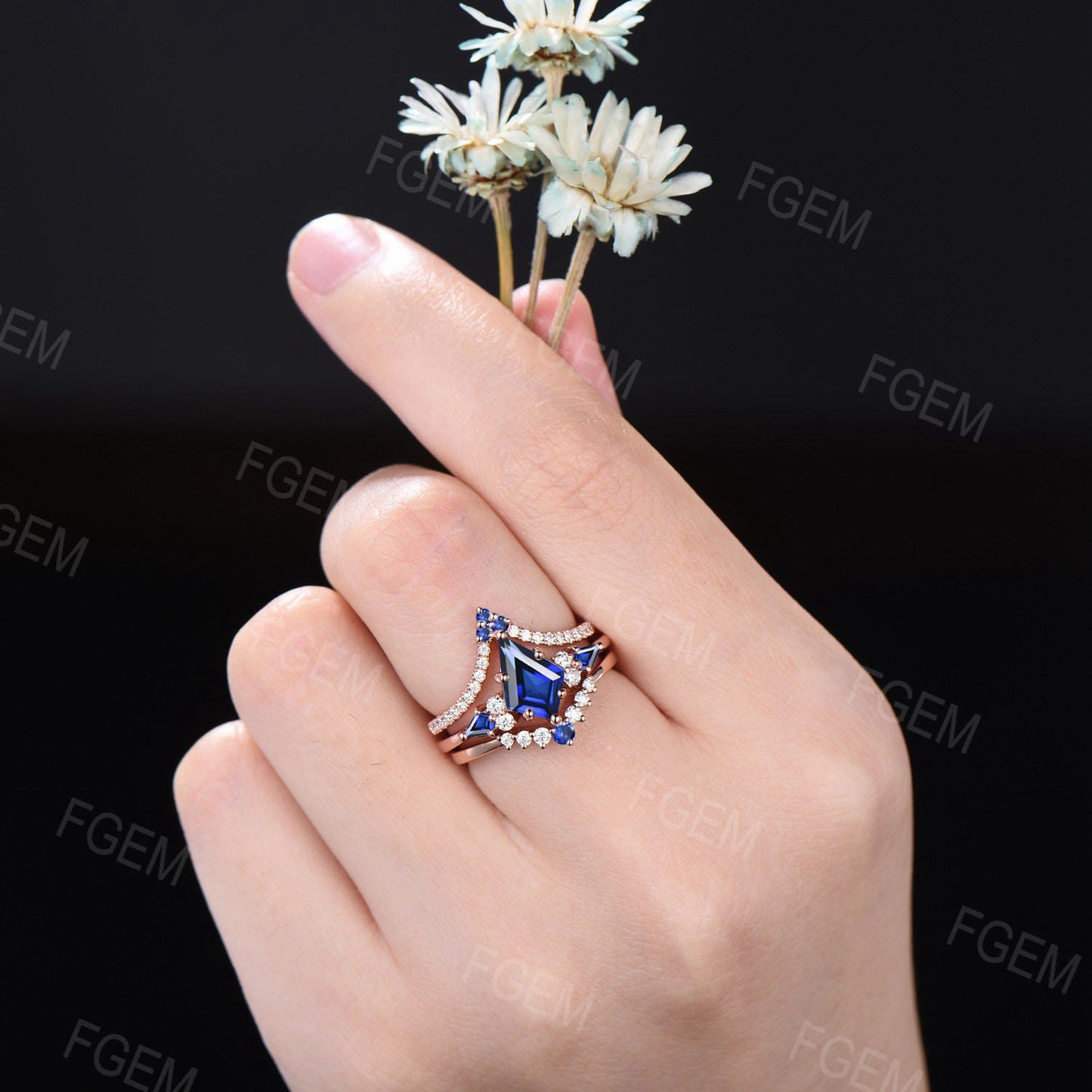 Kite Cut Blue Sapphire Moissanite Engagement Ring Set Vintage Kite Bridal Set September Birthstone Wedding Ring Blue Gemstone Ring for Women