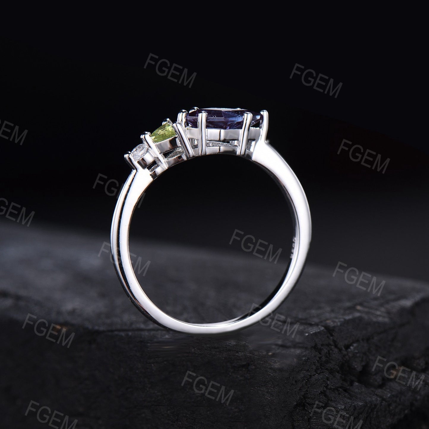 Unique Minimalist Kite Cut Color-Change Alexandrite Promise Ring Dainty Peridot Moissanite Ring June Birthstone Wedding Ring Birthday Gifts