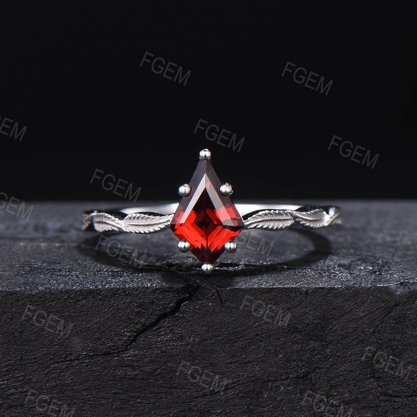 1ct Kite Cut Natural Garnet Ring Kite Shaped Nature Inspired Leaf Band Garnet Solitaire Ring 10K Rose Gold January Birthstone Promise Ring
