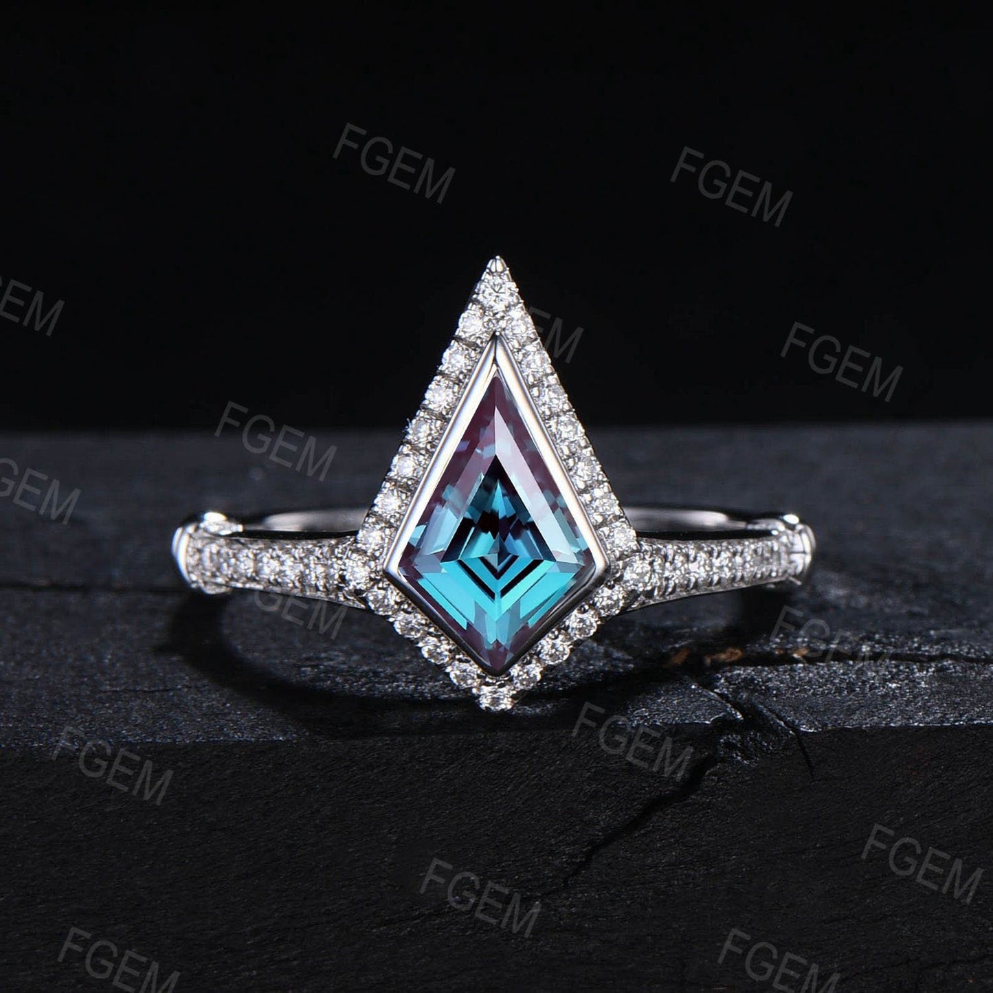 Kite Color-Change Alexandrite Bezel Bridal Ring Set 10K White Gold Halo Solitaire Moissanite Wedding Promise Ring Unique Anniversary Gifts