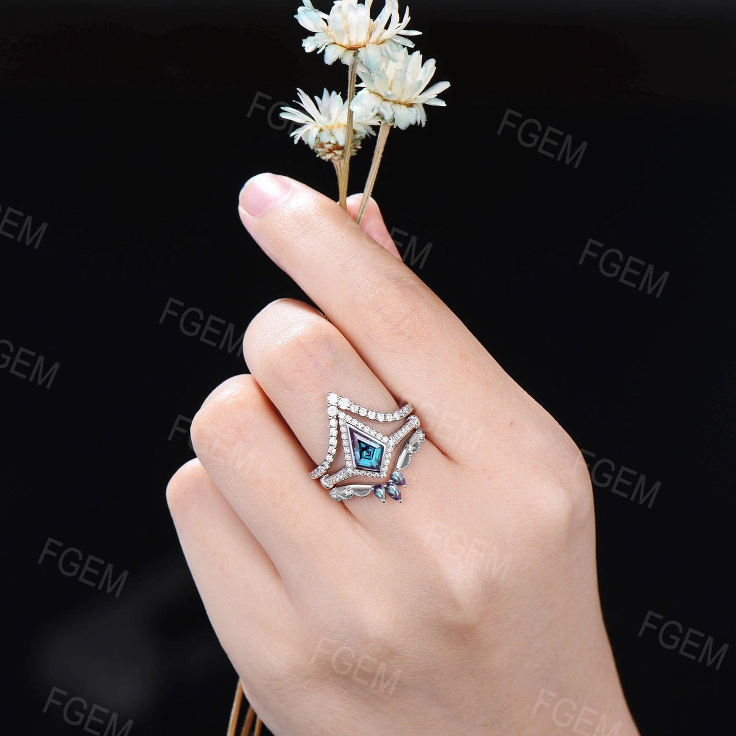 Kite Color-Change Alexandrite Bezel Bridal Ring Set 10K White Gold Halo Solitaire Moissanite Wedding Promise Ring Unique Anniversary Gifts
