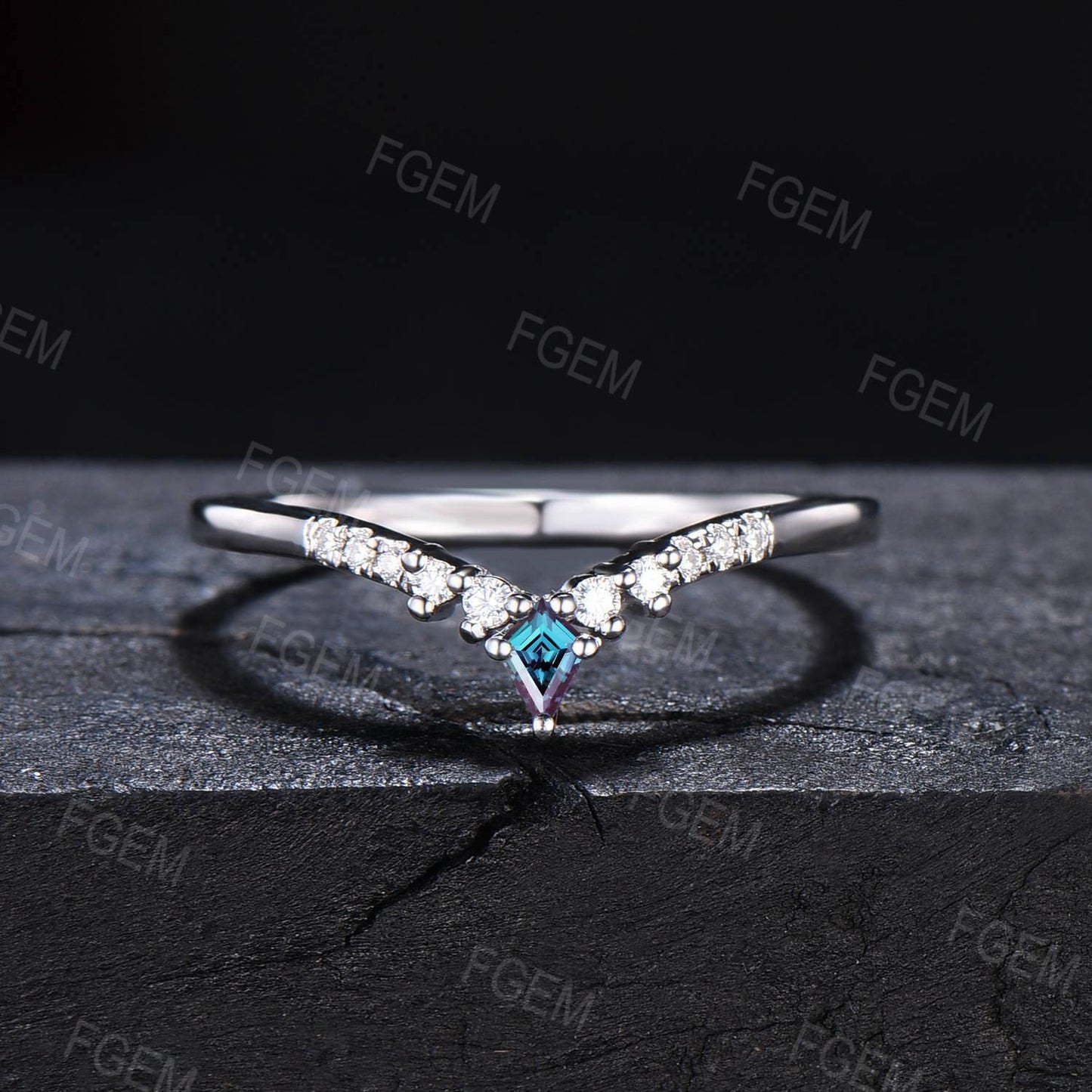 Kite Alexandrite Curve Wedding Band Art Deco Dainty Vintage Rose Gold Chevron Band Moissanite Matching Stacking Band Unique Anniversary Ring