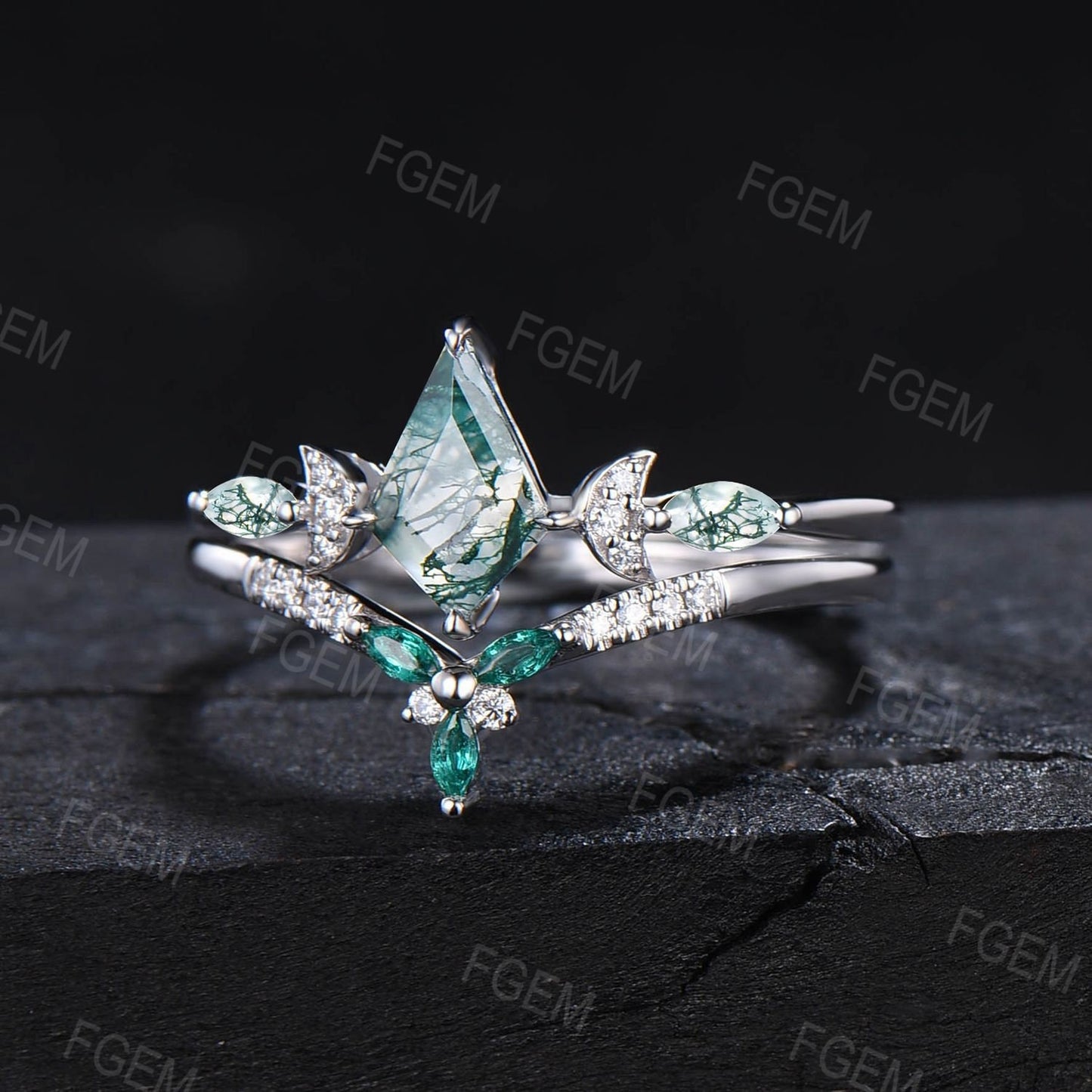 Kite Cut Natural Moss Agate Engagement Ring Set 10K Rose Gold Moss Agate Moon Wedding Ring Set Moissanite Emerald Celestial Ring for Women
