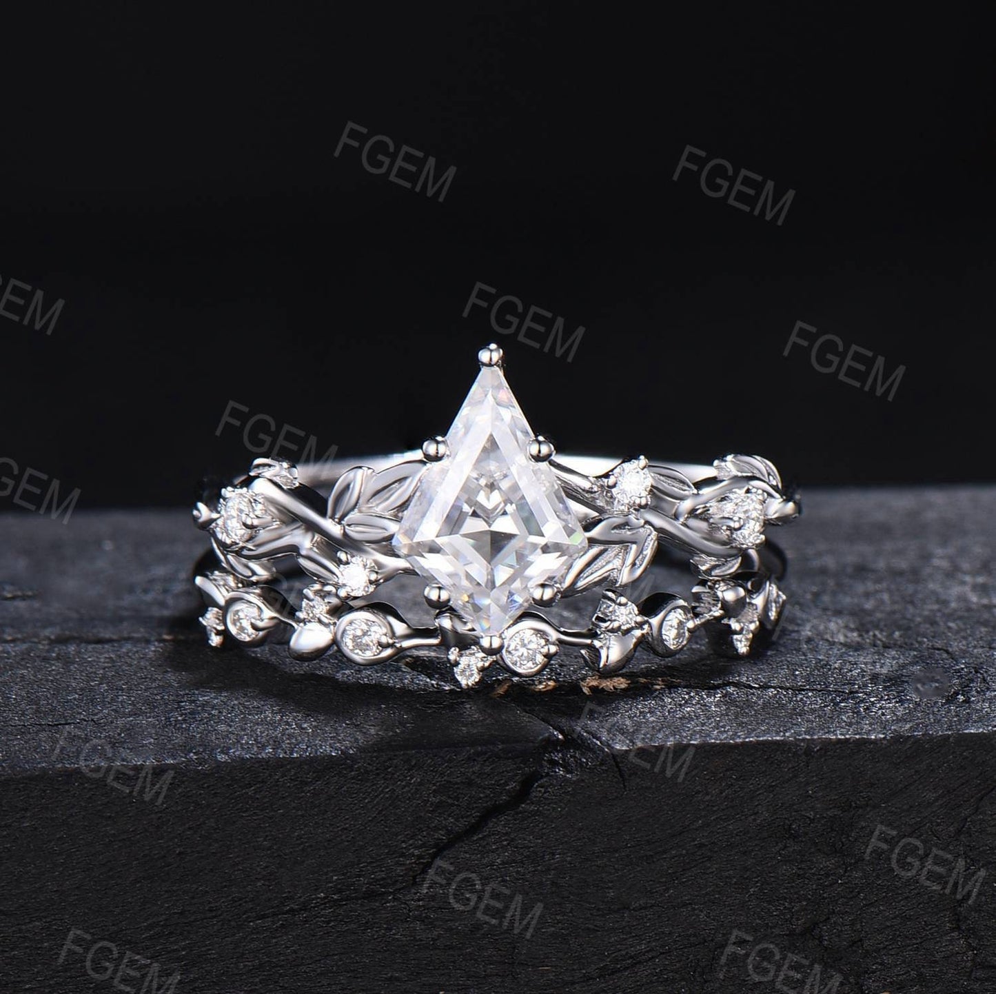 Nature Inspired Moissanite Engagement Ring Set Twist Band Kite Shaped Moissanite Diamond Wedding Ring Set Twig Vine Ring Branch Bridal Set
