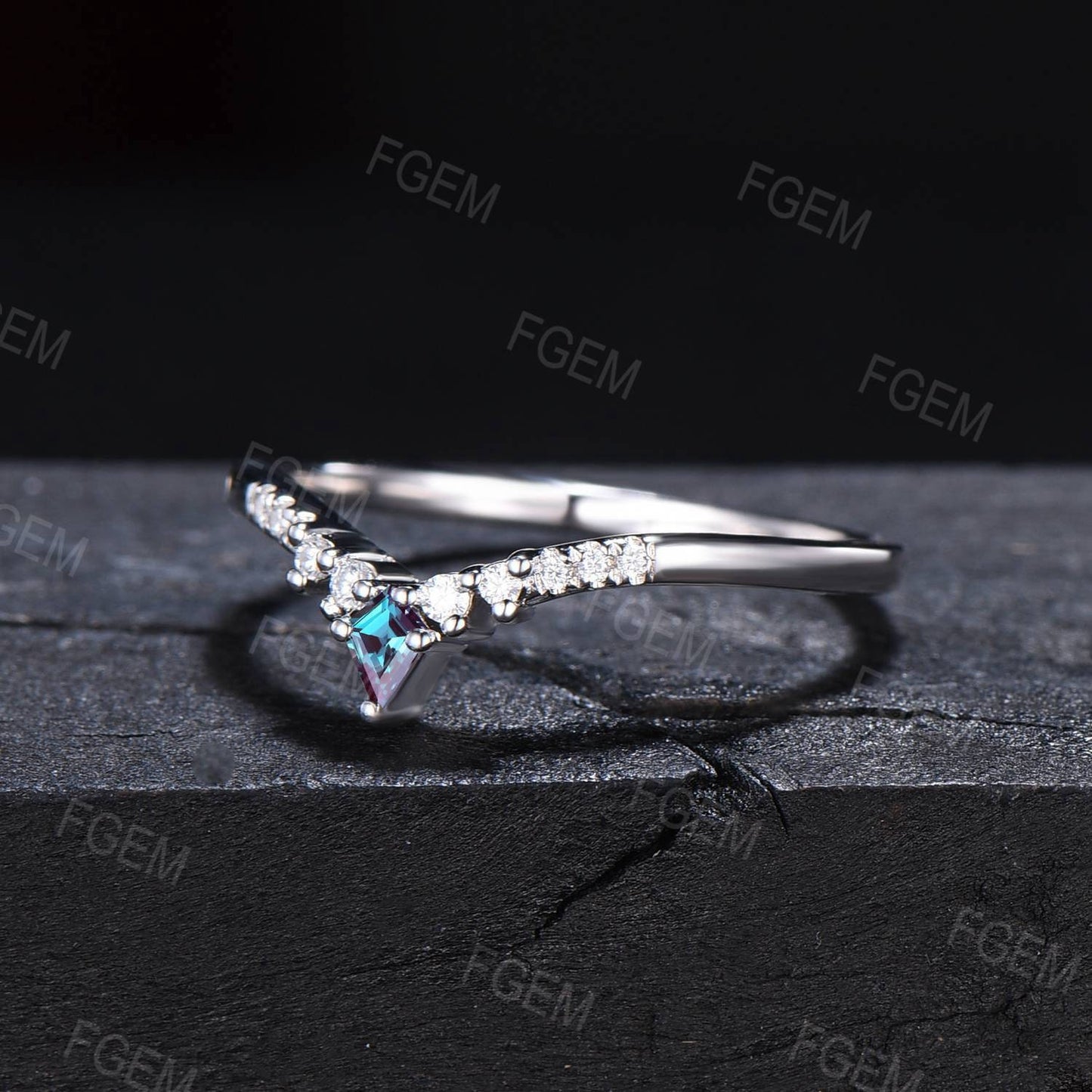Kite Alexandrite Curve Wedding Band Art Deco Dainty Vintage Rose Gold Chevron Band Moissanite Matching Stacking Band Unique Anniversary Ring