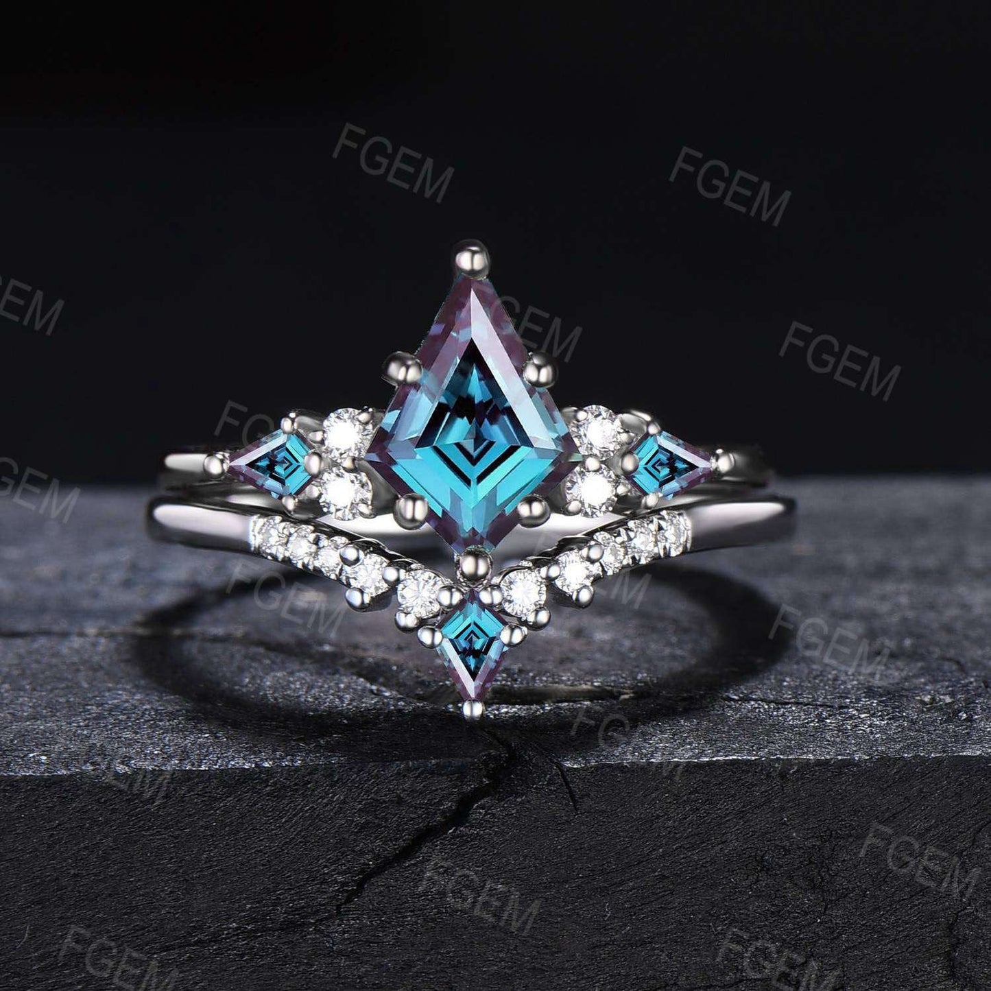 Unique June Birthstone Wedding Ring Set Vintage 10K/14K/18K White Gold Kite Cut Alexandrite Moissanite Bridal Set Anniversary/Promise Gifts