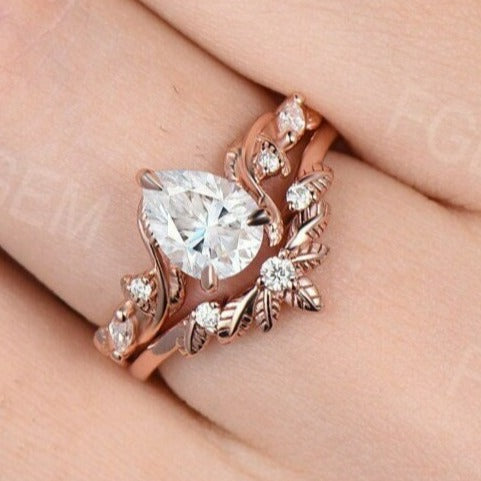 Twist Vine Moissanite Engagement Ring Nature Inspired 1.25ct Pear Cut Moissanite Diamond Wedding Ring Set Leaf Branch Moissanite Bridal Set
