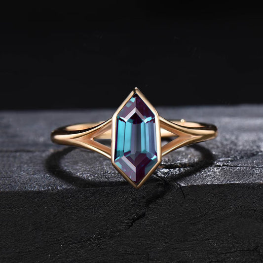 Unique Shield Shape Alexandrite Ring Art Deco Split Shank Engagement Ring Vintage Rose Gold Alexandrite Solitaire Ring Proposal Gift for Her