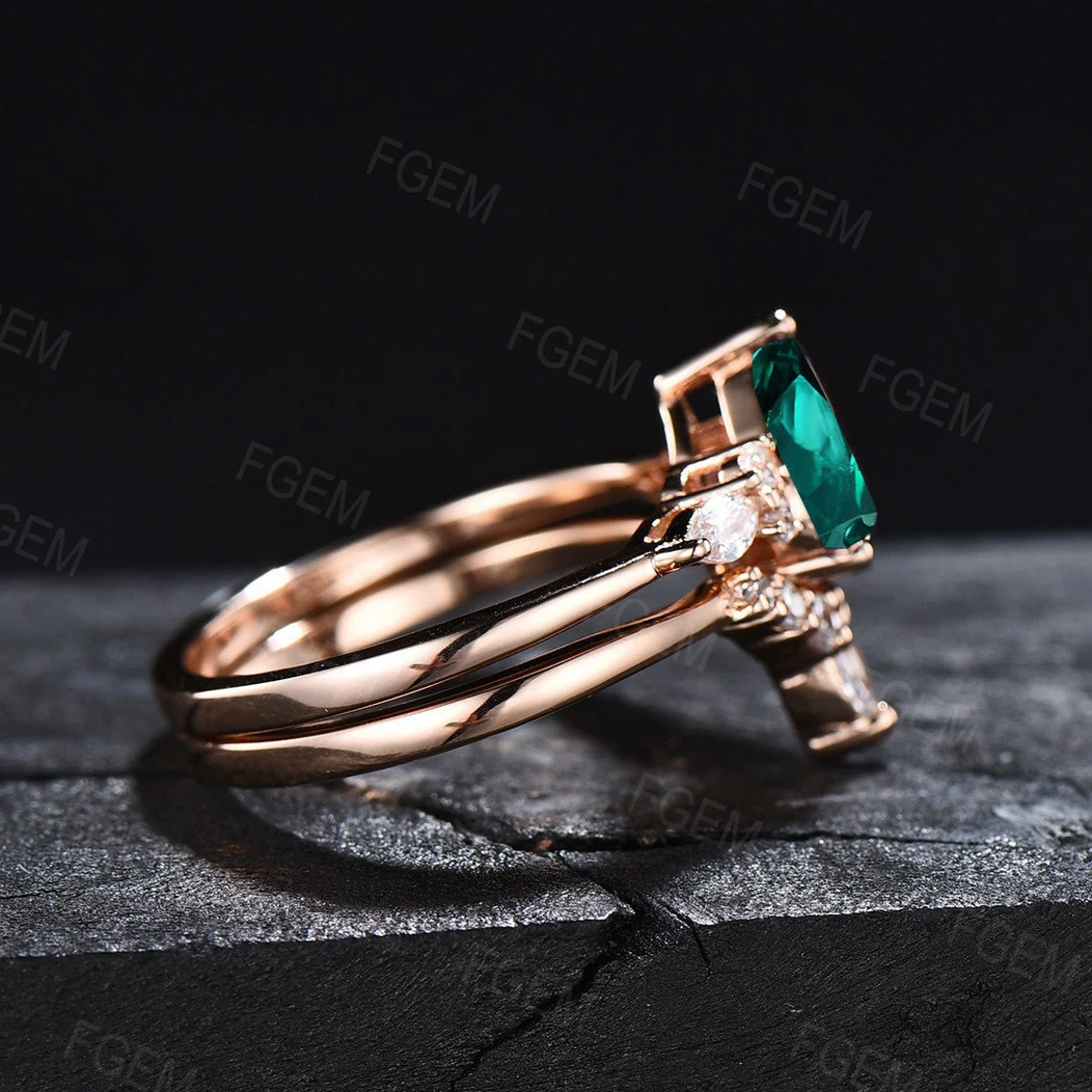 1.25ct Pear Shaped Green Emerald Engagement Ring Set May Birthstone Wedding Bridal Ring Emerald Jewelry Vintage Anniversary Gifts for Women