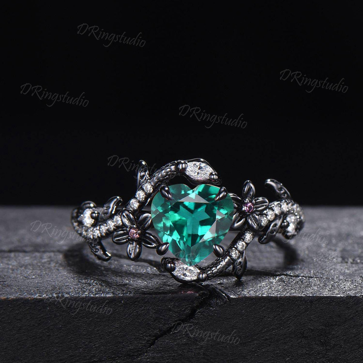 Antique Snake Ring Vintage Heart Cut Green Emerald Engagement Ring Gothic Black Gold Serpent Wedding Ring Black Boho May Birthstone Jewelry