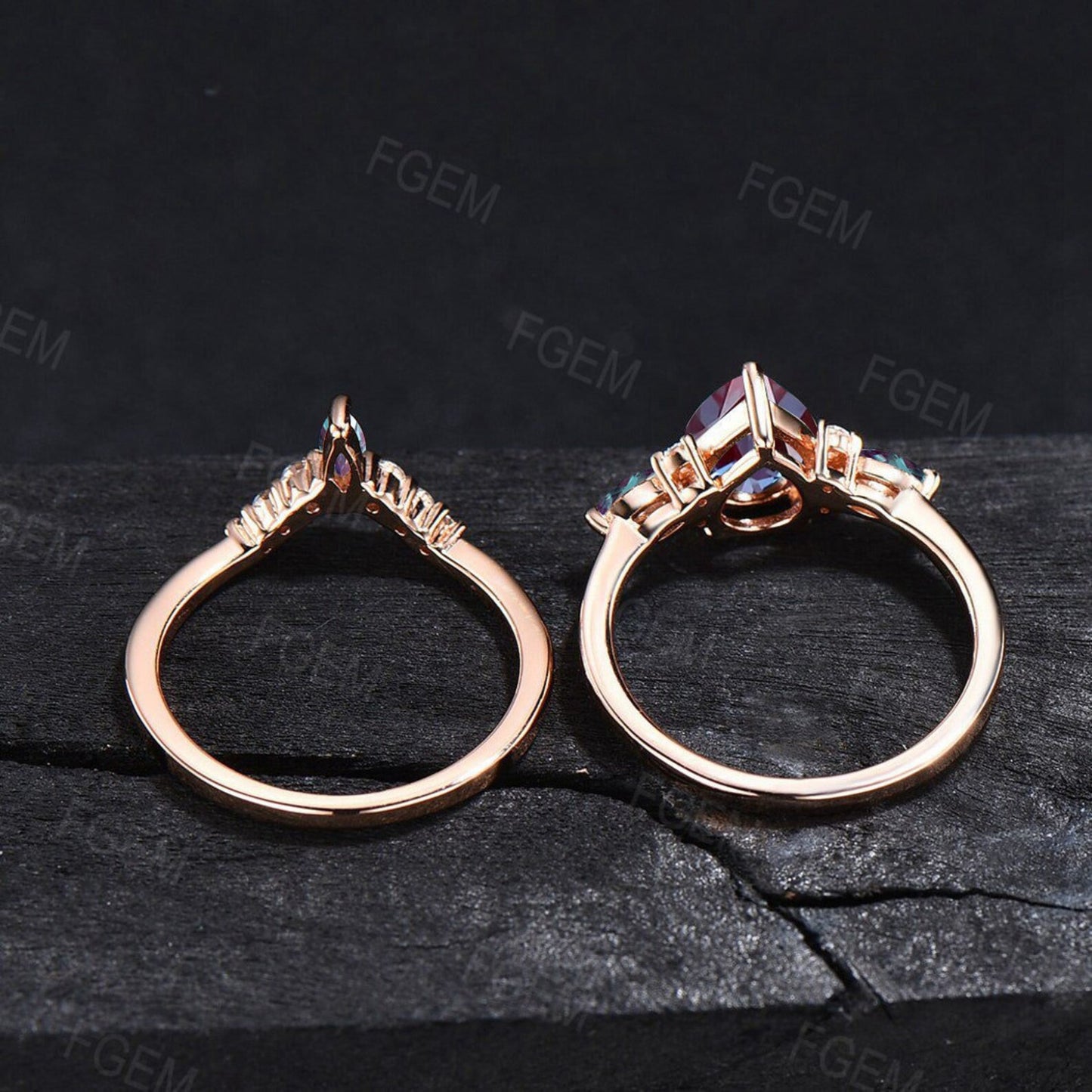Unique Alexandrite Ring Set Rose Gold Vintage 1.25ct Pear Alexandrite Moissanite Ring Set Curve Wedding Band Personalized Anniversary Gifts