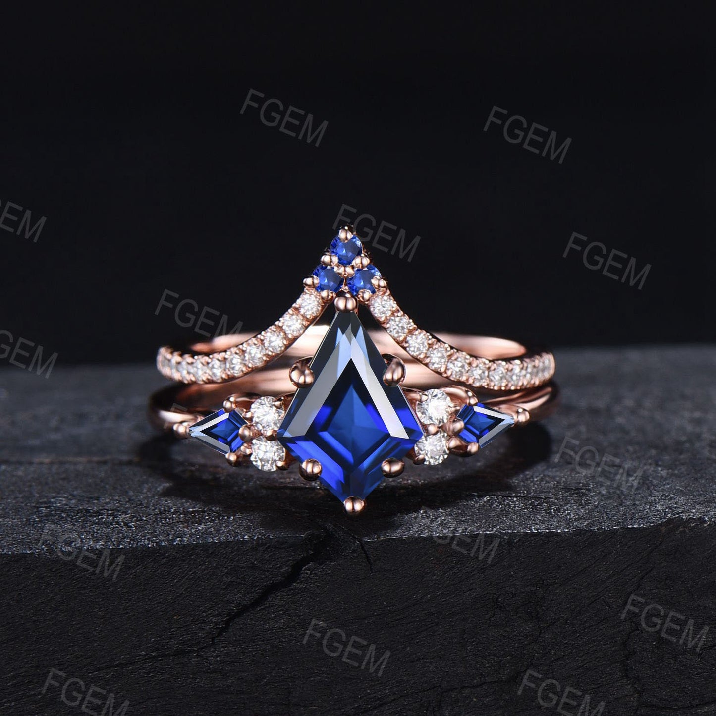 Kite Cut Blue Sapphire Moissanite Engagement Ring Set Vintage Kite Bridal Set September Birthstone Wedding Ring Blue Gemstone Ring for Women
