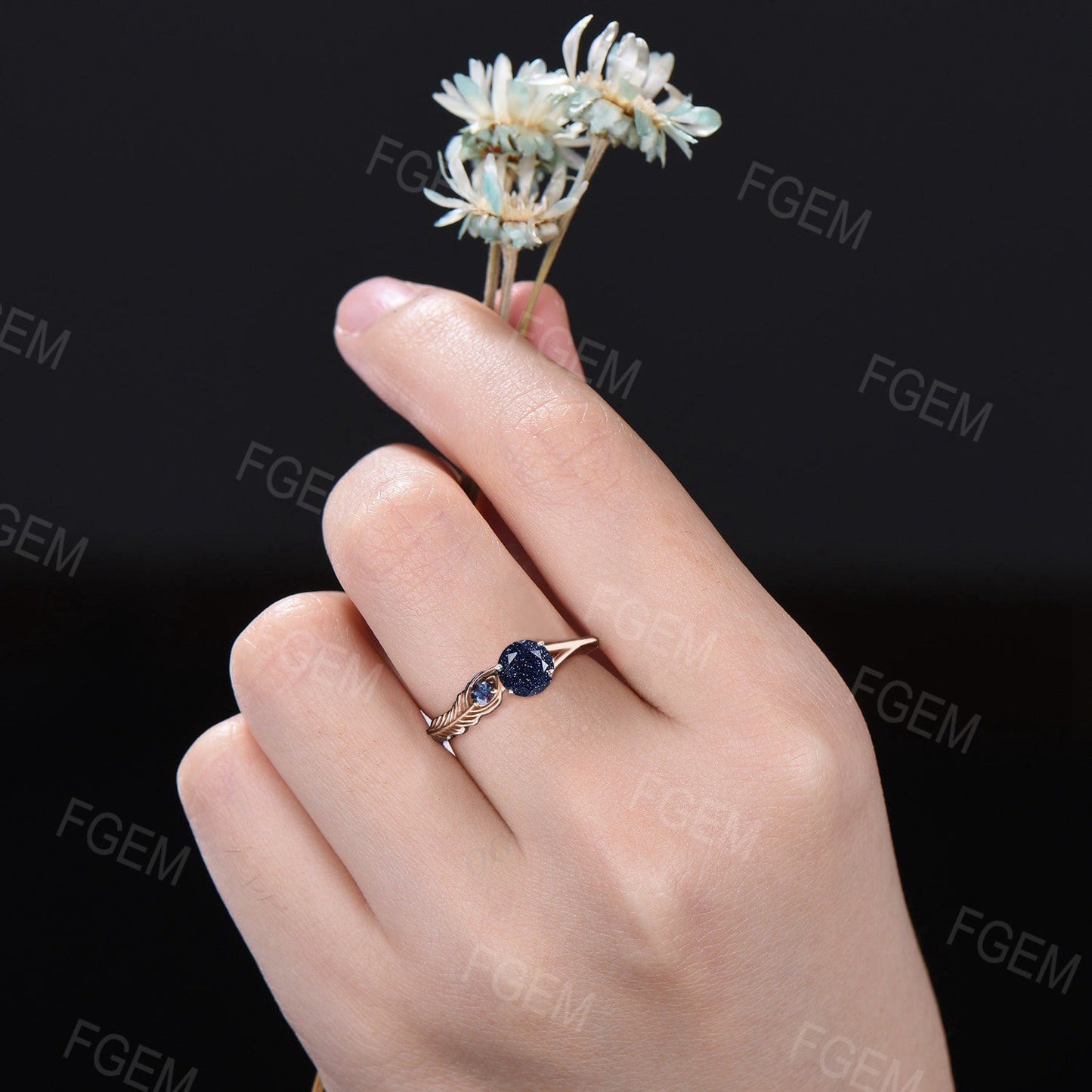 Peacock Feather Design Galaxy Blue Sandstone Alexandrite Wedding Ring Unique 5mm Round Cut Starry Sky Blue Goldstone Promise Ring for Women