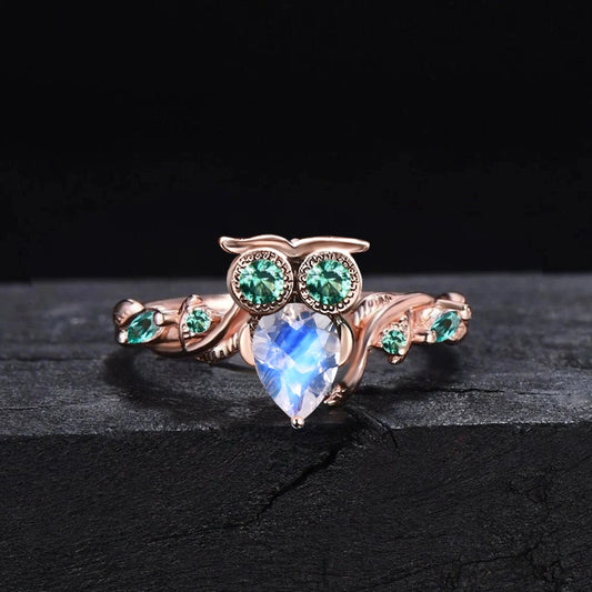 Nature Inspired Pear Shaped Natural Blue Moonstone Owl Engagement Ring Vintage Unique Owl Lover Ring Moonstone Green Emerald Wedding Rings